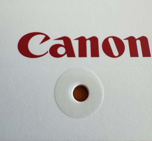 補強された壁掛け用の穴